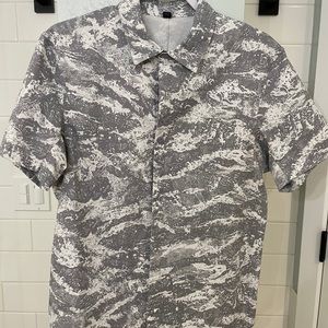 Men’s lululemon Airing Easy Buttondown